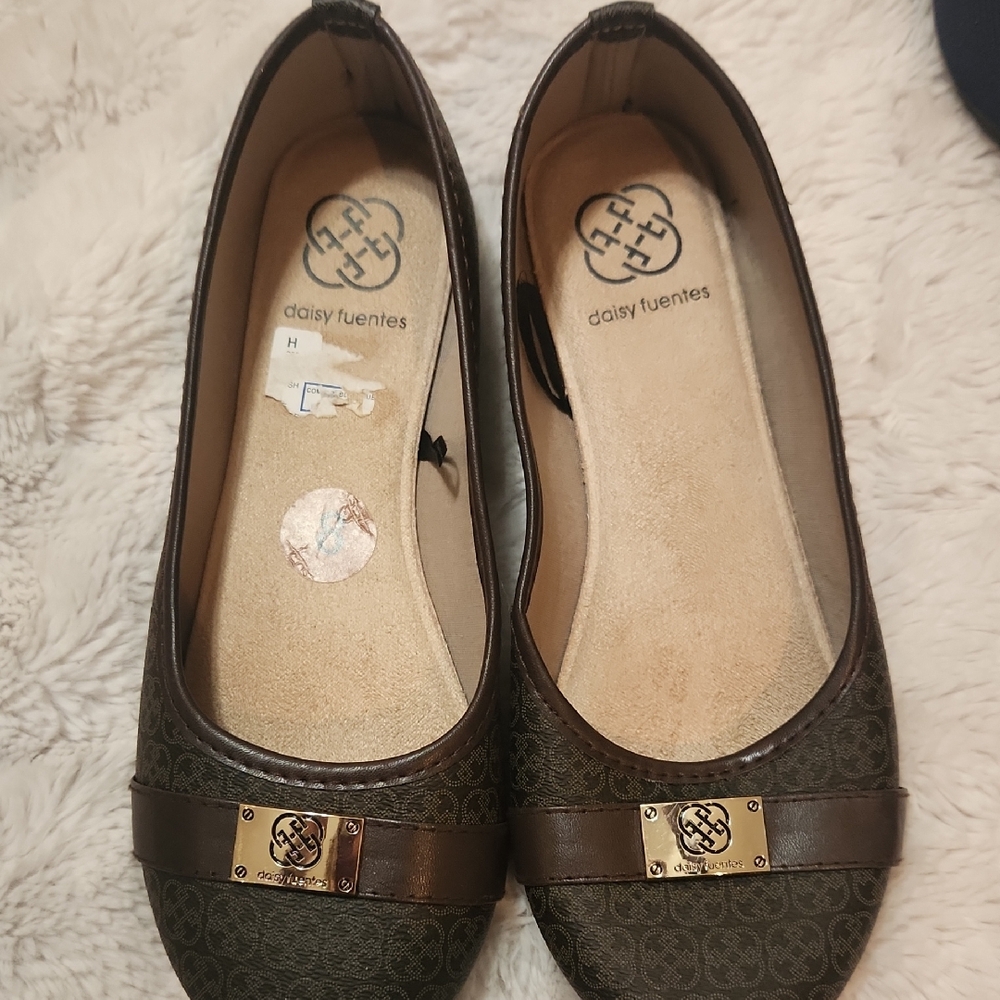 Daisy Fuentes Brown Flats Size 8 New